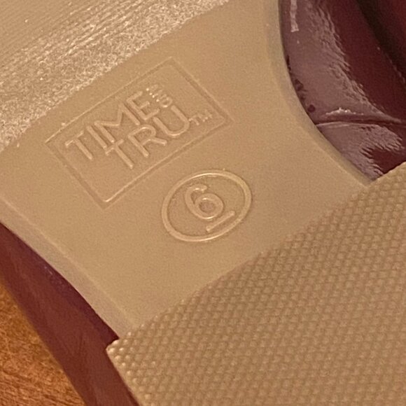 Women's Size 6 Burgundy Ballet Block Heel - Picture 9 of 9